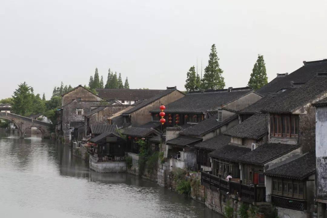 女主播红毯颜值抗打,YY盛典晚会效果获好评,浅蓝兰梦莎再度加冕